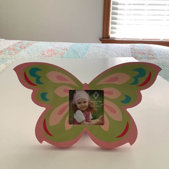 New Set of 2 Girls Child’s Pink Picture Frames Decor Butterfly & Heart Table Top - Picture 8 of 9